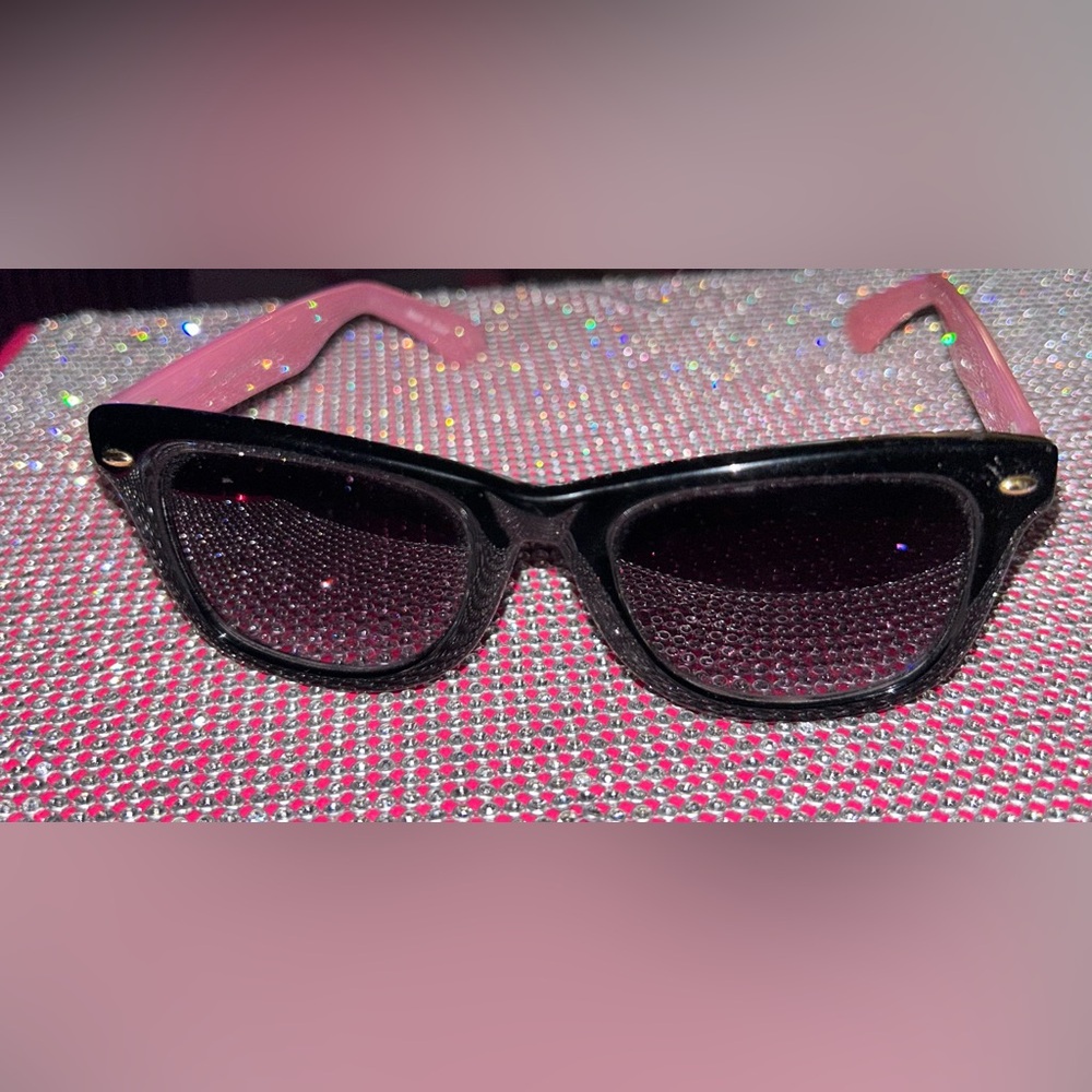 Betsey Johnson Classic sunglasses black pink rayban style frames vintage heart - Picture 4 of 10